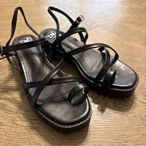 Dirty Laundry Women's Platform Sandals. Size 8